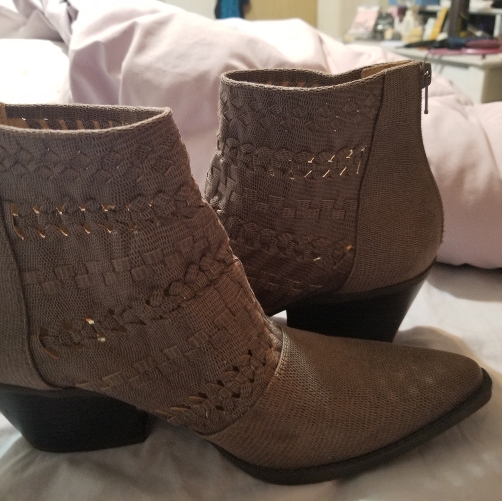 Ankle boots